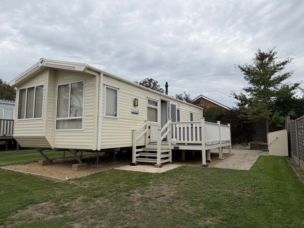 Willerby Granada 1 Willerby Sheraton 40 x 13 with decking.